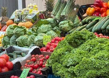 Ціни на ринку в Тернополі: скільки коштують ранні овочі