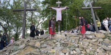 Марійський духовний центр у Зарваниці зібрав тисячі вірян на молитву за перемогу України