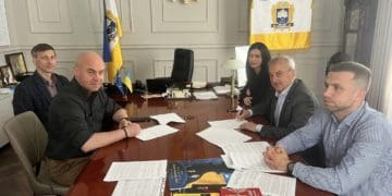 підписали договір