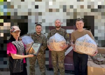освячені великодні набори бійцям