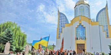У Чорткові на колінах зустріли тіло Героя Михайла Пакуляка