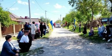 Великобірківська громада на колінах зустріла Героя Євгена Сиротюка