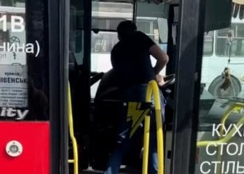 Поліція встановили чоловіка, який побив водія маршрутного автобуса в Тернополі