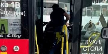 Поліція встановили чоловіка, який побив водія маршрутного автобуса в Тернополі