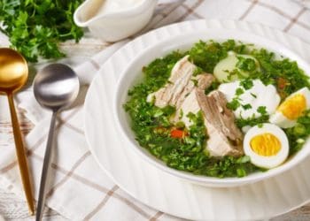 Весняний шедевр української кухні: рецепт справжнього зеленого борщу