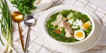 Весняний шедевр української кухні: рецепт справжнього зеленого борщу