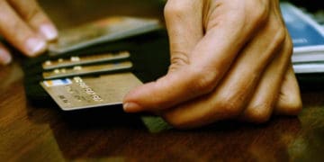 22-річна родичка поцупила картку пенсіонера із Білої і зняла гроші