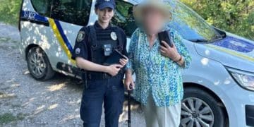 82-річній жінці повернули гаманець, який вона лишила на зупинці у Тернополі