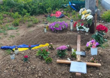 наруга над могилами військових