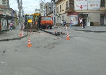 Повністю призупинили рух транспорту на Шептицького у Тернополі