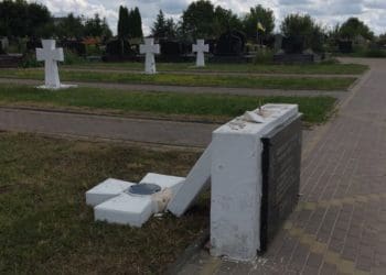 Один із хрестів Меморіалу Українських січових стрільців у Тернополі пошкодили невідомі