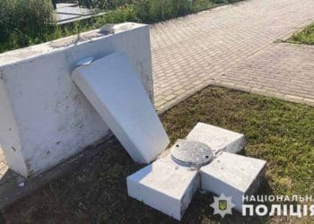 З’ясували, хто пошкодив меморіальний хрест на Микулинецькому цвинтарі у Тернополі
