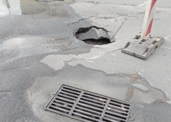 Нове провалля утворюєтся на вулиці у Тернополі