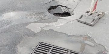 Нове провалля утворюєтся на вулиці у Тернополі