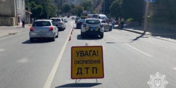 На одній з вулиць у Тернополі ускладнений рух через ДТП