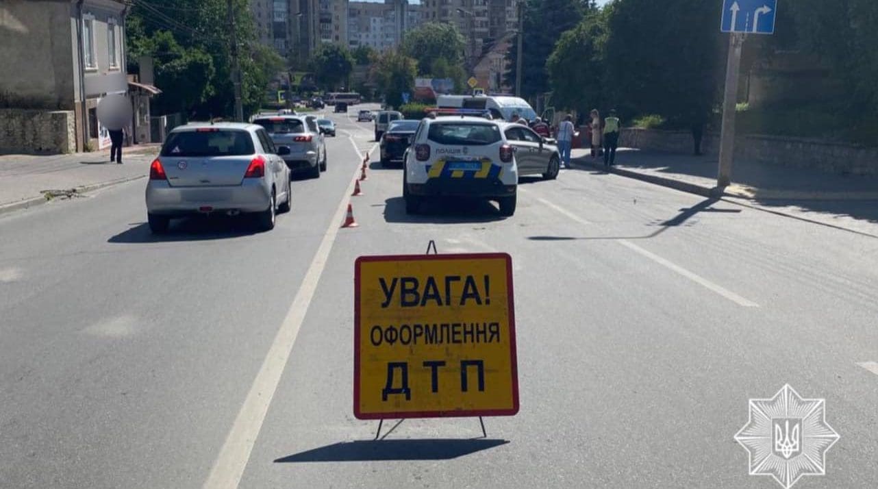 На Тернопільщині поліція розслідує обставини двох ДТП, у яких постраждали четверо людей