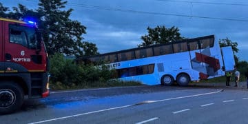 Автобус "Болгарія-Тернопіль" із дітьми на борту з’їхав у кювет в Чорткові