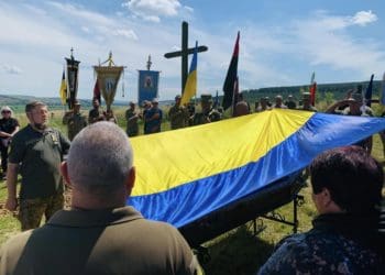 Бережанська громада провела в останню путь Героя Романа Кашарабу