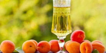 Абрикосовий лікер