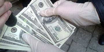 Викладача тернопільського вишу спіймали на хабарі: вимагав тисячу доларів за диплом бакалавра