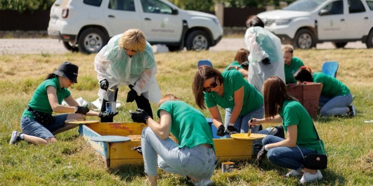 Об’єднані заради допомоги: «Контінентал» провів масштабну толоку у рамках корпоративного волонтерства на Тернопільщині