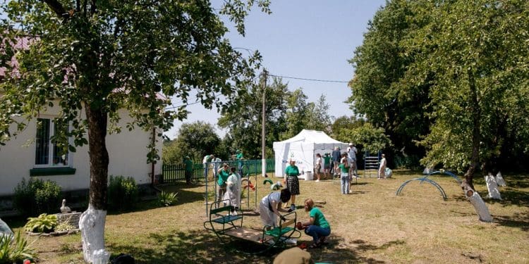 Об’єднані заради допомоги: «Контінентал» провів масштабну толоку у рамках корпоративного волонтерства на Тернопільщині