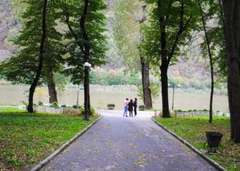 Тернопільщина туристична: красивий парк понад Дністром у Заліщиках