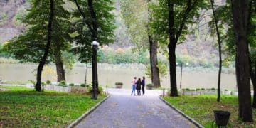 Тернопільщина туристична: красивий парк понад Дністром у Заліщиках