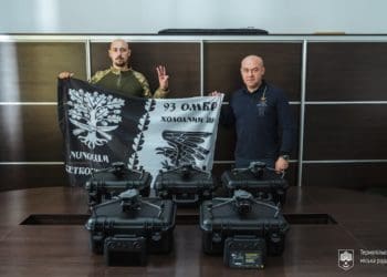 Міська рада Тернополя закупляє та передає на фронт розвідувальні та ударні дрони, військові радіостанції, комп’ютери, військову форму