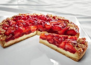 Пиріг з полуницею