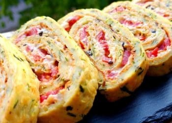 До сезону: простий рецепт рулету з кабачків