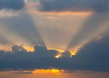 хмарно з проясненнями