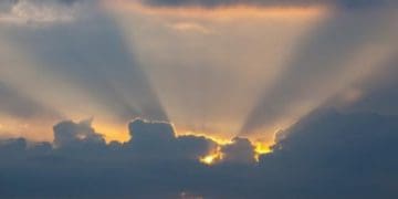 хмарно з проясненнями