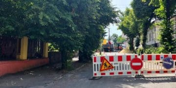 У Тернополі через провалля повністю перекрили рух транспорту на центральній вулиці