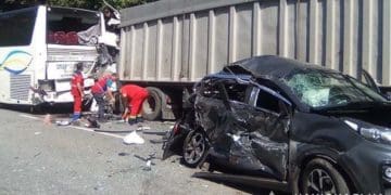 На Тернопільщині зіткнулося три вантажівки, рейсовий автобус та 2 позашляховики