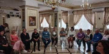 Тепла зустріч у дружньому колі: Асоціація жінок України презентувала унікальну соціальну послугу