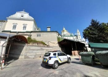“Будують незрозумілий ангар, руйнують пам’ятку архітектури”: у Почаївській лаврі порушують ухвалу суду