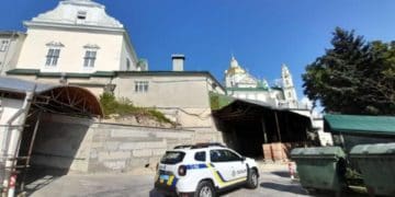 “Будують незрозумілий ангар, руйнують пам’ятку архітектури”: у Почаївській лаврі порушують ухвалу суду