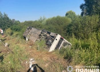 Перекинувся автобус