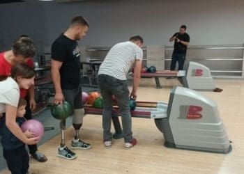 У Тернополі організували турнір з боулінгу для бійців та їхніх родин