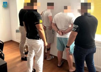 За 14 000 доларів США допомагали ухилянтам на Тернопільщині – обіцяли вплинути на медиків та службовців ТЦК