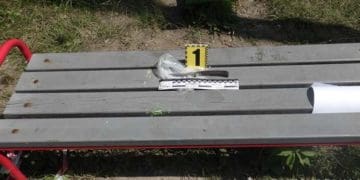 У Тернополі на дитячому майданчику спочатку пиячили, а потім підрізали 22-річного чоловіка