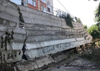 У Тернополі обвалилась підпірна стіна: розробник проєкту назвав причину