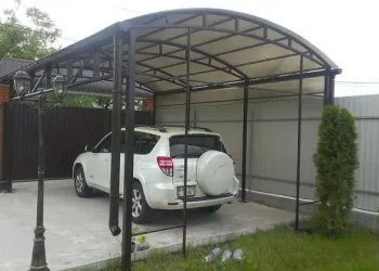 Захист вашого автомобіля: який вибрати тип навісу?