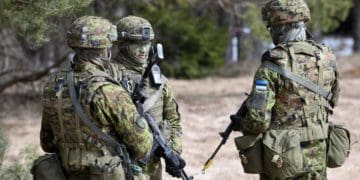 Захід повертаєтсья до військового призову