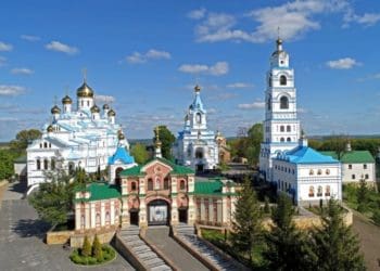 повернути комплекс будівель