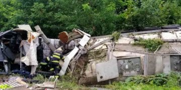 На Тернопільщині перекинувся сідельний тягач з напівпричепом