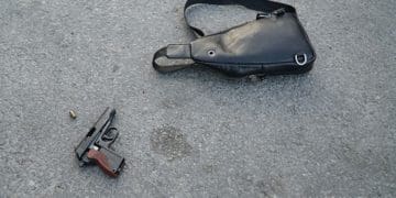 У Тернополі поліцейські затримали нетверезого водія зі зброєю