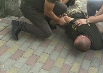 У Тернополі біля обласного ТЦК затримали військовослужбовця на хабарі