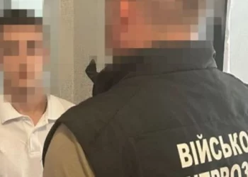 У Хмельницькому спіймали лідера банди, яка на замовлення росіян підпалювала авто ТЦК
